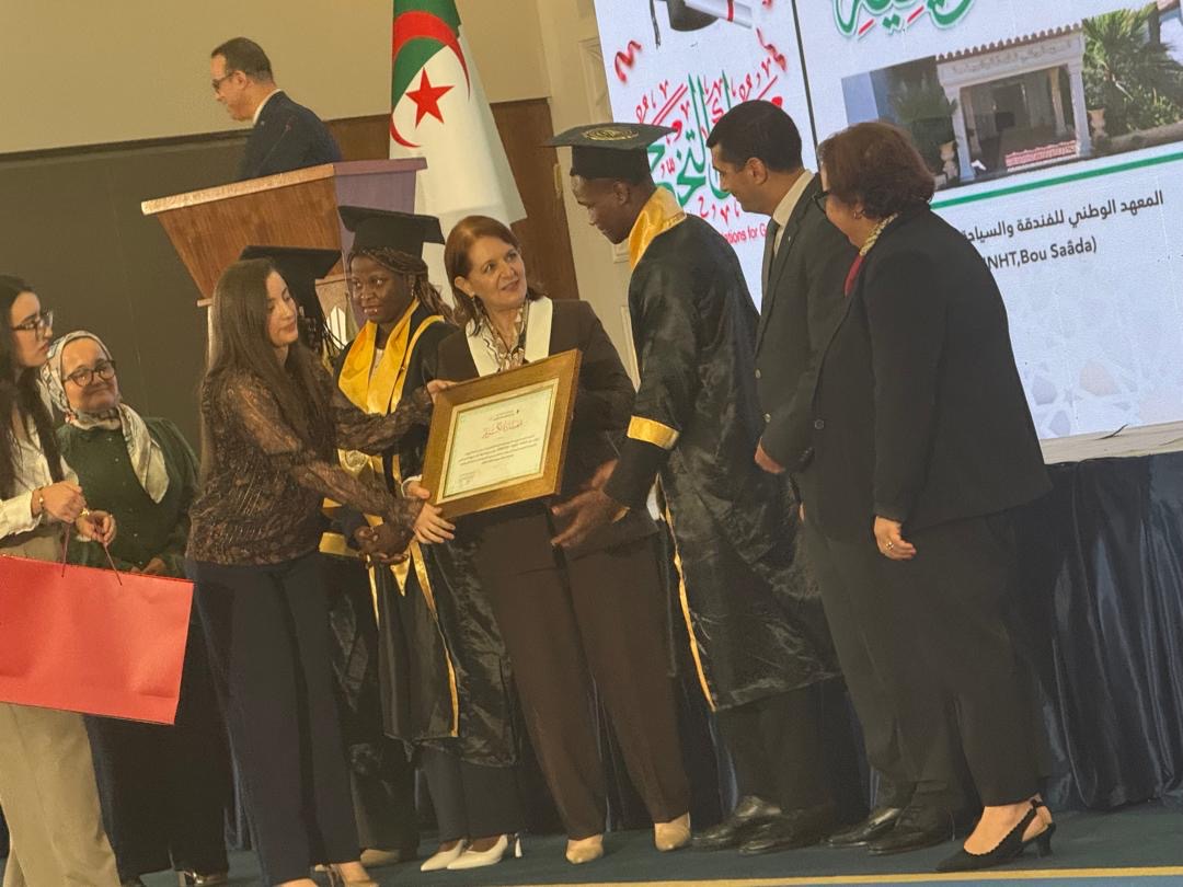 مشاركة النادي في فعاليات اختتام السنة الأكاديمية والتكوينية بفندق الأوراسي